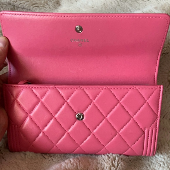 Chanel | Women’s Pink Lambskin Diamond Quilted Boy Flap Long Leather Wallet Lux - Picture 4 of 17